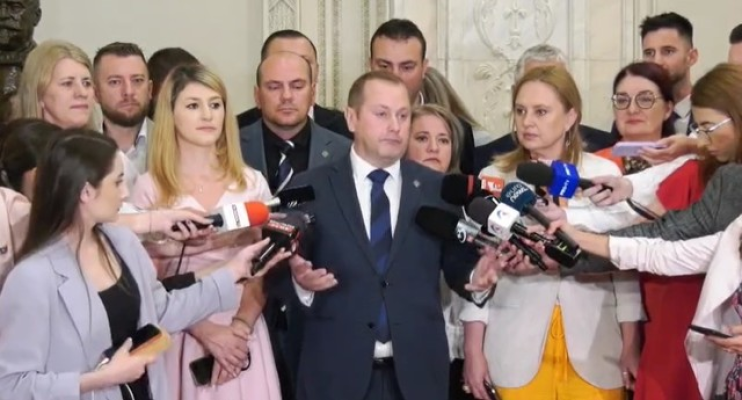 Peste 35 de parlamentari, intraţi în Parlament pe listele SOS România, POT şi AUR, au creat un pol suveranist pro-UE în Parlament / Grupul parlamentar se numeşte "Întâi România"