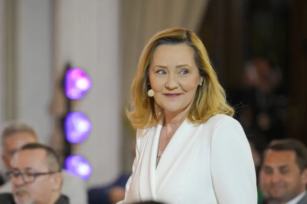 Alegeri prezidențiale 2025, capitolul educație. Ce educație și formare are Elena Lasconi