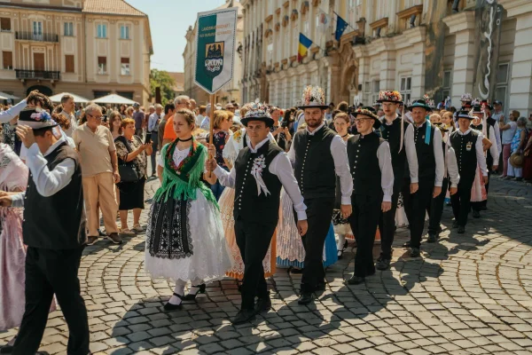 Parada costumelor populare, la Zilele Culturale ale Germanilor din Banat. Fiecare costum e unicat. Zile de sărbătoare la Timișoara pentru mii de șvabi | FOTO