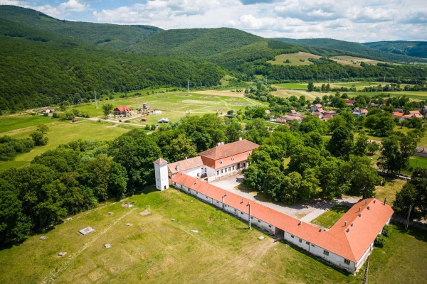 Castelul şi muzeul calului secuiesc din județul Covasna vor fi inaugurate în vara anului viitor / ”Covasna are cele mai multe conace şi castele din România pe kilometru pătrat”