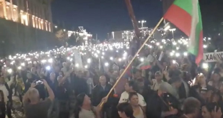 Proteste în mai multe oraşe din Bulgaria faţă de adoptarea monedei euro. Manifestanţii cer referendum şi demisia guvernului