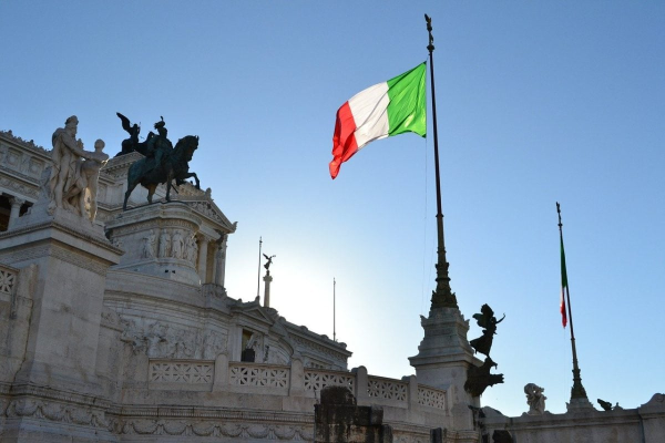 Italia, presată să crească cheltuielile pentru apărare, critică regulile „stupide” ale UE