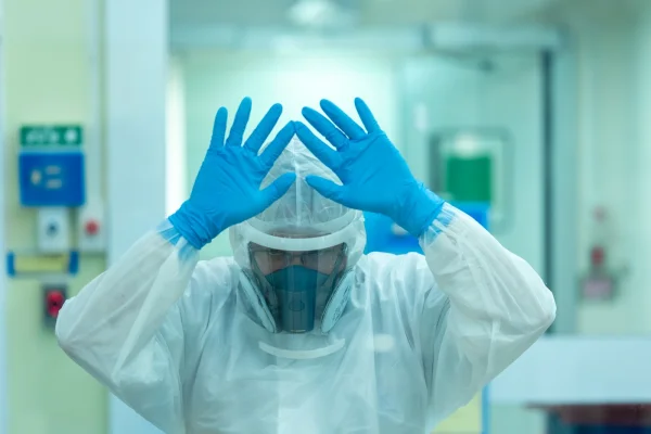 Alertă sanitară. Noua variantă de Covid din China ajunge în Europa