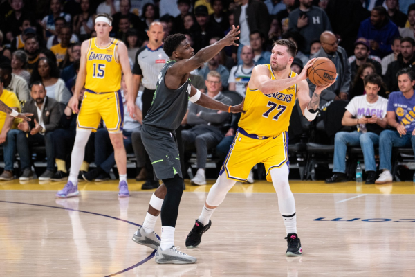 Echipa de baschet Los Angeles Lakers va fi vândută pentru suma record de 10 miliarde de dolari