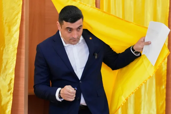 TVR respinge acuzațiile AUR și încercările de a atrage instituția în lupta electorală / „Nu este prima dată când domnul George Simion refuză să participe la o dezbatere electorală organizată de TVR”