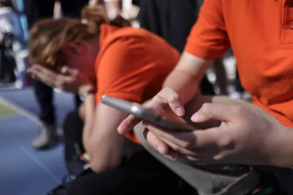 Legea USR împotriva manipulării online, adoptată tacit: Nu putem lăsa roboții din Internet, conturi false fără oameni în spate, să își facă de cap cu mințile copiilor și ale utilizatorilor care cred doar pentru că au văzut pe telefon ceva