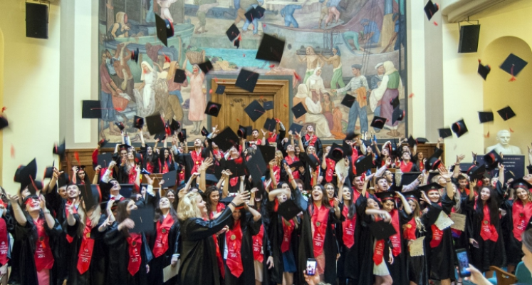 „Tăierile din burse – soluția magică pentru deficit?” Asociațiile de studenți critică programul Guvernului Bolojan