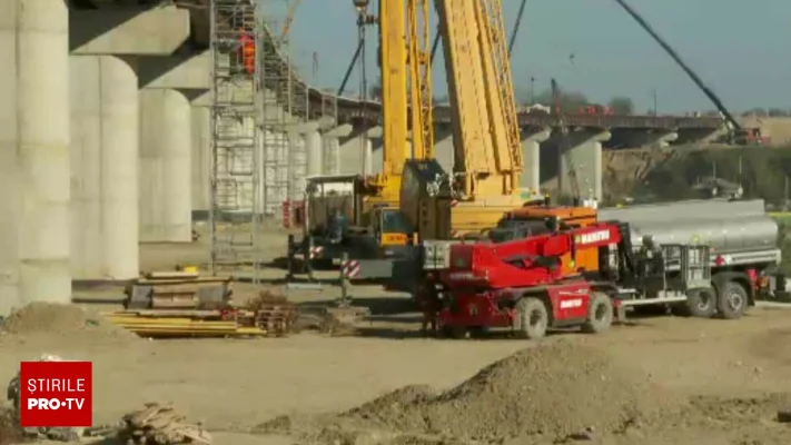 Ministrul Transporturilor: Mă aştept ca până la jumătatea anului să dăm în circulaţie cam 100 de kilometri de autostradă