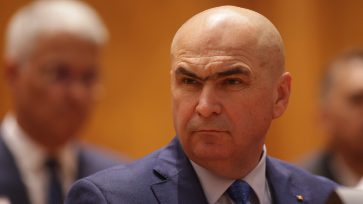 Premierul Bolojan vrea să concedieze 35% dintre angajaţii guvernului. Se vor da concursuri pentru a stabili cine îşi păstrează postul