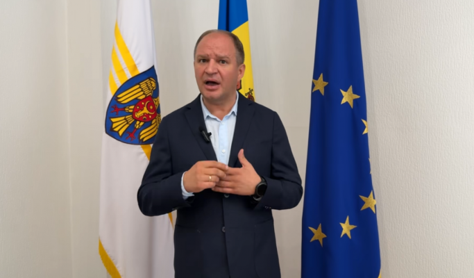 VIDEO Primarul Chișinăului, reacție furibundă după ce a fost interzis în România: Iată că au ajuns să bată cu pumnul în masă şi cu piciorul în podea