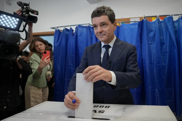 Nicușor Dan: Am votat pentru mulți oameni tăcuți, muncitori, pe care nu i-a reprezentat nimeni până azi. Am votat pentru SPERANȚĂ