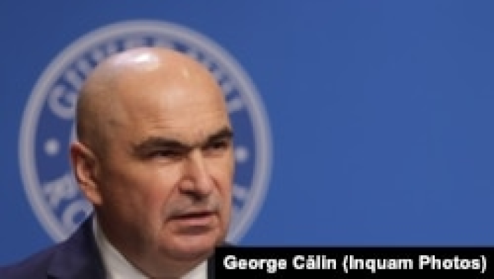 Bolojan este acuzat că a primit lunar 10 salarii medii ca membru al unui comitet Eximbank. „Nu a fost sinecură ci responsabilitate asumată”