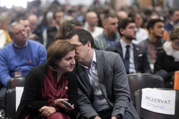 Raluca Prună critică echipa de negociere a USR: Au confiscat un partid. Vindeți „PENALII” voștri ca fiind altceva decât „penalii” altora
