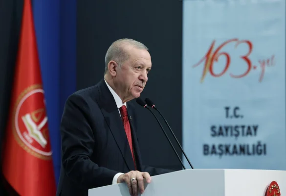 Erdogan numește o echipă care să redacteze o nouă Constituție, stârnind temeri legate de PRELUNGIREA mandatului președintelui