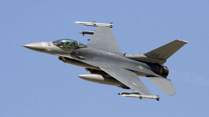 Avioane militare ucrainene, în spațiul aerian românesc, pentru câteva minute. Au fost ridicate de la sol două aeronave F-16 românești și două Eurofighter Typhoon