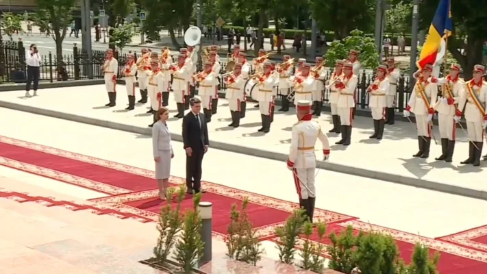 Președintele Nicușor Dan a ajuns la Chișinău, unde a fost primit de Maia Sandu