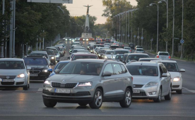 Bucureștenii respiră un aer tot mai toxic: 60% din poluare vine din trafic