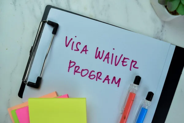 Ieșirea din programul Visa Waiver: G.Simion mulțumește SUA pentru avertisment, N.Dan crede că bucuria lui este o trădare