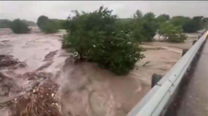 Cel puţin 50 de morţi, copii dispăruţi şi case distruse. Ce se ştie până acum despre inundaţiile devastatoare din Texas - VIDEO
