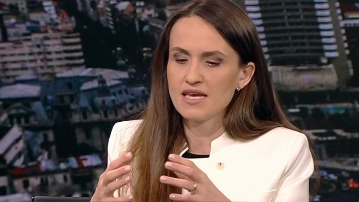 Oana Ţoiu: "Se reintroduc taxele consulare, nu mai avem buget". Lista taxelor consulare