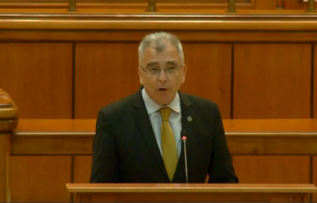 Ședința în care se prezintă moțiunea de cenzură la adresa Guvernului Bolojan a început