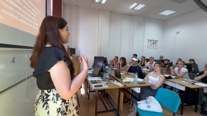 Limba română, studiată cu pasiune de străini din 13 țări în cadrul unei școli de vară din Iași