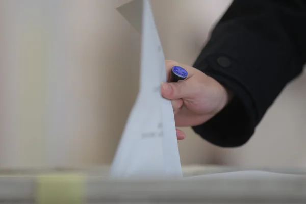 Ce nu ai voie să faci la vot: fapte care atrag amenzi sau închisoare, conform Codului Penal și legislației electorale