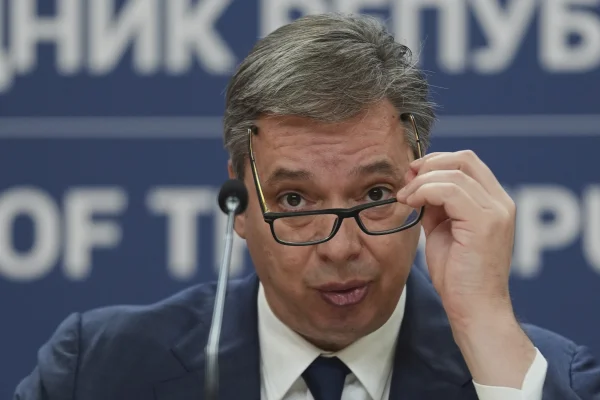 Președintele Serbiei, internat într-un spital militar după revenirea din SUA. Care este starea lui Aleksandar Vucic