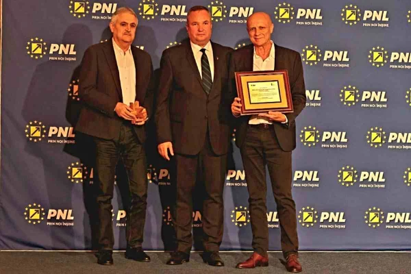 Nicolae Ciucă a premiat afacerile de succes din Maramureș: ”În această seară am oferit sprijinul nostru unei familii încercate”