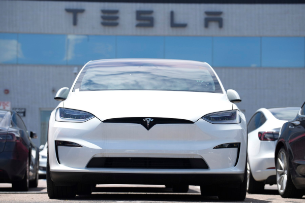 Vânzările de automobile Tesla au înregistrat o scădere peste aşteptări în trimestrul al doilea