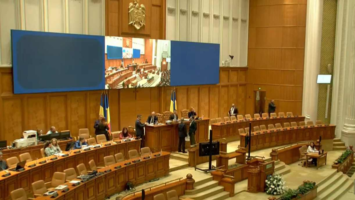 Zeci de deputați au lipsit nemotivat din Parlament în primele luni ale anului. Cine conduce în topul chiulangiilor