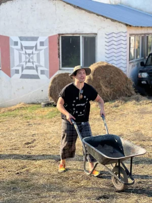 Oana Matache, Radu Siffredi, Carmen Negoiță și sora ei, Andreea trec direct la muls de capre și tuns de oi în noua etapă de la Poftiți pe la noi: Poftiți la întrecere