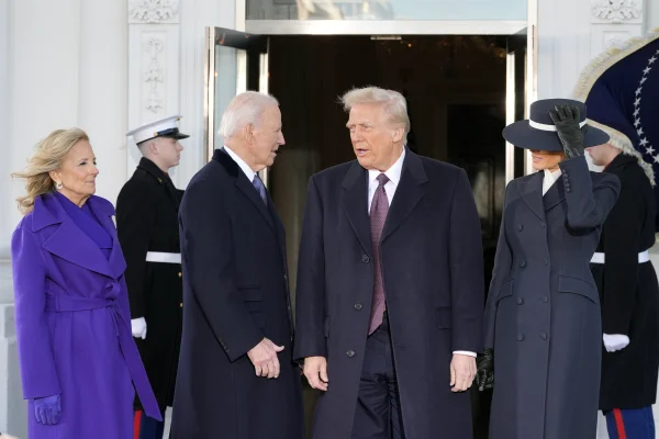 „Ce președinte a mai vorbit vreodată așa?” Joe Biden spune că Donald Trump „îl liniștește pe Putin” cu presiuni asupra Ucrainei