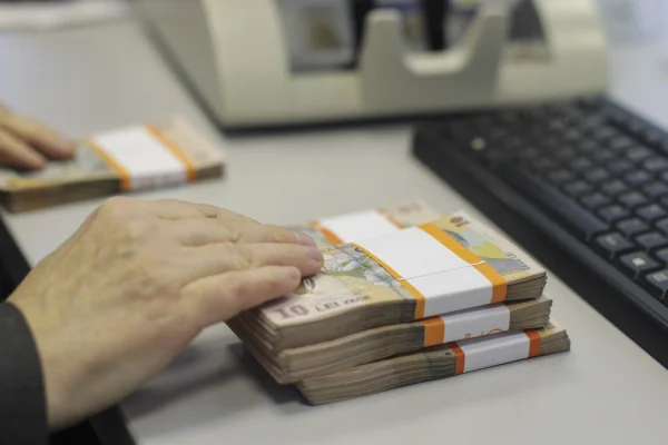 Banii din pensii private, Pilonul II şi Pilonul III, vor putea fi încasaţi prin retragere programată sau pensie viageră, potrivit unui proiect de lege / Suma forfetară poate fi de până la 25%