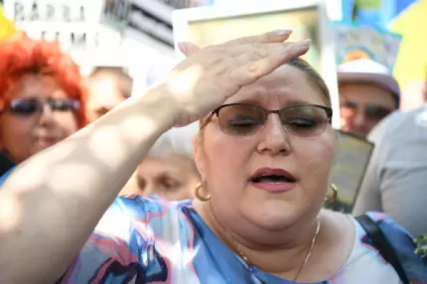 Trei deputați SOS au plecat din partid și o acuză pe Diana Șoșoacă de "putinism" şi "legionarism"