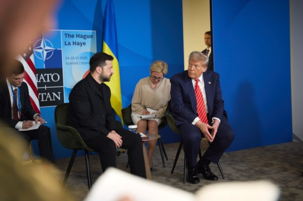 Dezamăgit de discuţia cu Putin, Trump va vorbi vineri cu Zelenski. După convorbirea şefului Casei Albe cu liderul de la Kremlin, Rusia a bombardat toată noaptea Kievul, într-unul dintre cele mai intense atacuri