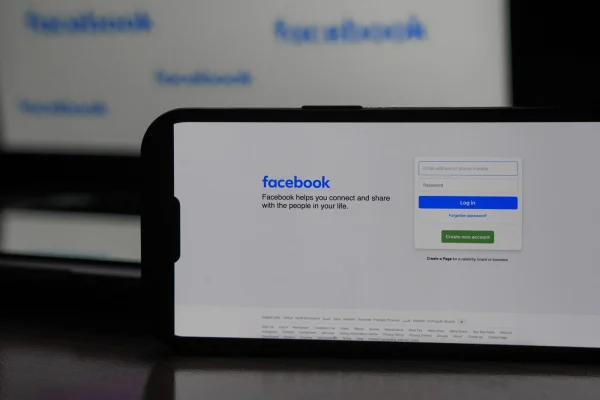 Compania Meta, amendată în Turcia pentru că a refuzat să RESTRICȚIONEZE conținutul de pe Facebook și Instagram