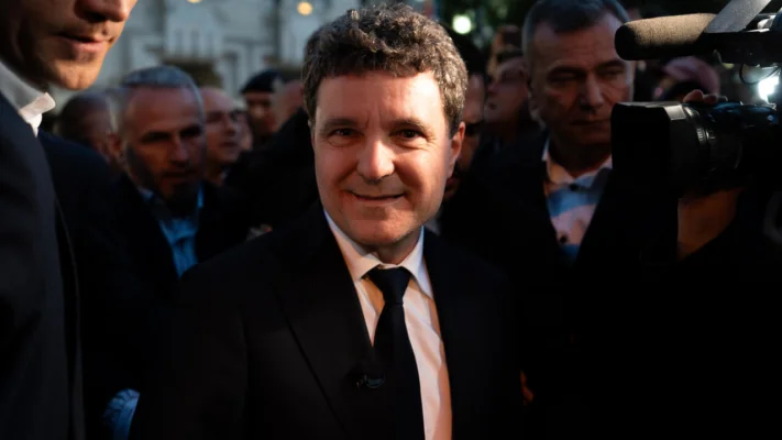 Presa maghiară: Votul etnicilor maghiari a înclinat balanța în favoarea lui Nicușor Dan