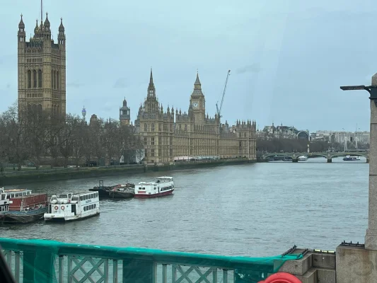 Bursa de la Londra trece pentru prima dată de pragul de 9.000 de puncte