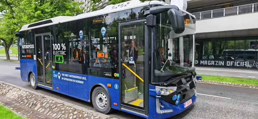 Autobuz fără șofer, testat la Cluj / Primar: „Pentru prima dată în istoria acestui oraș, pe străzile orașului, pe o zonă restrânsă, va circula primul autobuz fără șofer”
