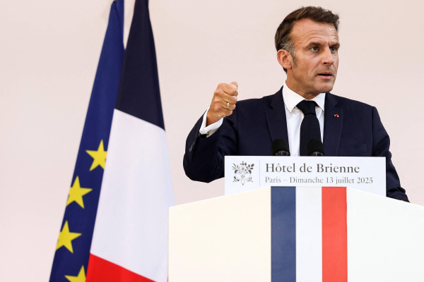 Macron anunță un buget dublu de apărare față de 2017, până în 2027. „Pentru a fi liber în această lume, trebuie să fii temut. Pentru a fi temut, trebuie să fii puternic”