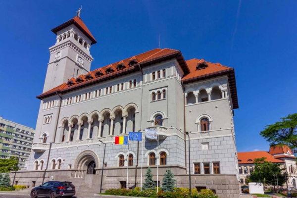 Lucrări de asfaltare fără autorizație la sediul Primăriei Sector 1, acuză Clotilde Armand. Poliția a sesizat parchetul