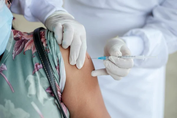 Administrația americană anulează un contract de 590 milioane de dolari cu Moderna de dezvoltare a unui vaccin împotriva gripei aviare / La începutul anului, SUA au raportat un prim deces cauzat de gripa aviară transmisă la om