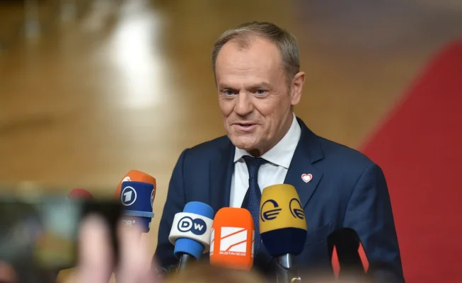 Mesaj în limba română al premierului Poloniei, Donald Tusk: Mănușile lui Helmut Dukadam trebuie să le primească astăzi liderii noștri Nicușor Dan și Rafał Trzaskowski / „Fac un apel la toți românii: să apere în România și în Europa fundamentele civilizației noastre politice: libertatea, integritatea, respectarea adevărului în viața publică„