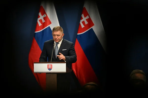 Premierul Slovaciei Robert Fico sugerează că el ar dori ieşirea ţării sale din NATO: Din nefericire, decizia nu se află în mâinile mele