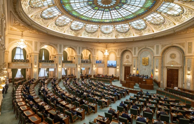 Senatorii AUR și SOS România au votat împotrivă sau s-au abținut în privința unui proiect de lege care înăsprește pedepsele pentru fasciști și legionari