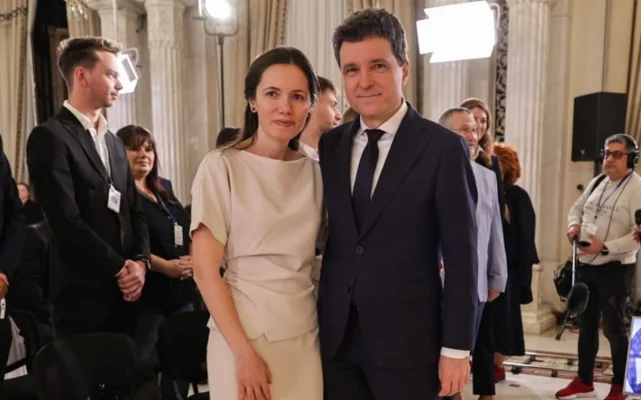 Ce diferență de vârstă e între Nicușor Dan și Mirabela Grădinaru. Ea avea doar 21 de ani și era studentă când l-a întâlnit pe politician