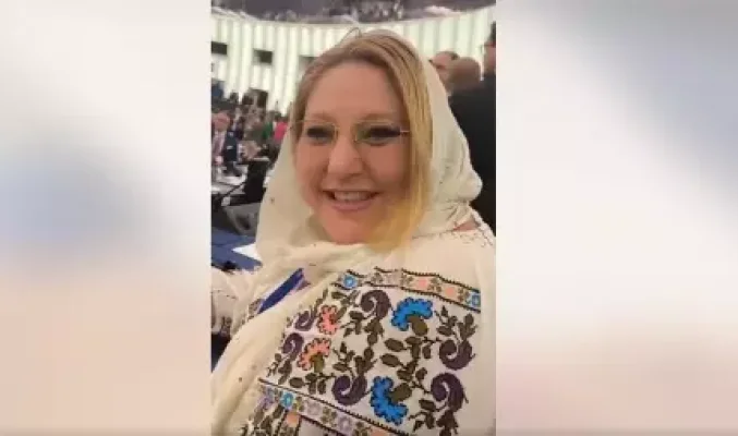 Video Diana Şoşoacă, la prima şedinţă a Parlamentului European: "Aici se întâlnesc satanele". A venit în port popular şi cu năframă pe cap