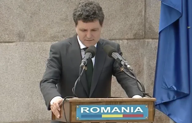 Nicuşor Dan, cu prilejul Zilei Eroilor: Să lăsăm deoparte ceea ce ne separă şi să ne concentrăm pe ceea ce ne apropie. Să fim uniţi astăzi, aşa cum am fost în cele mai grele şi decisive momente ale istoriei noastre