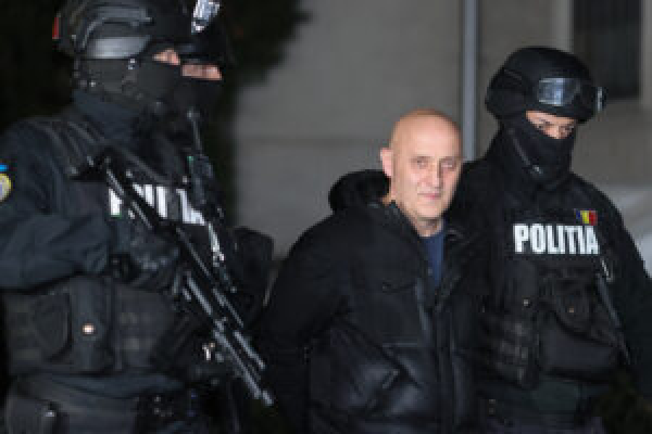 Încă o lună de arest pentru mercenarii lui Potra. Liderul grupării este de negăsit